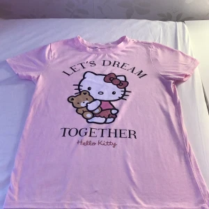Rosa Hello Kitty tröja - Rosa tröja med hello kitty, lappen är bortklippt men är ifrån NewYorker