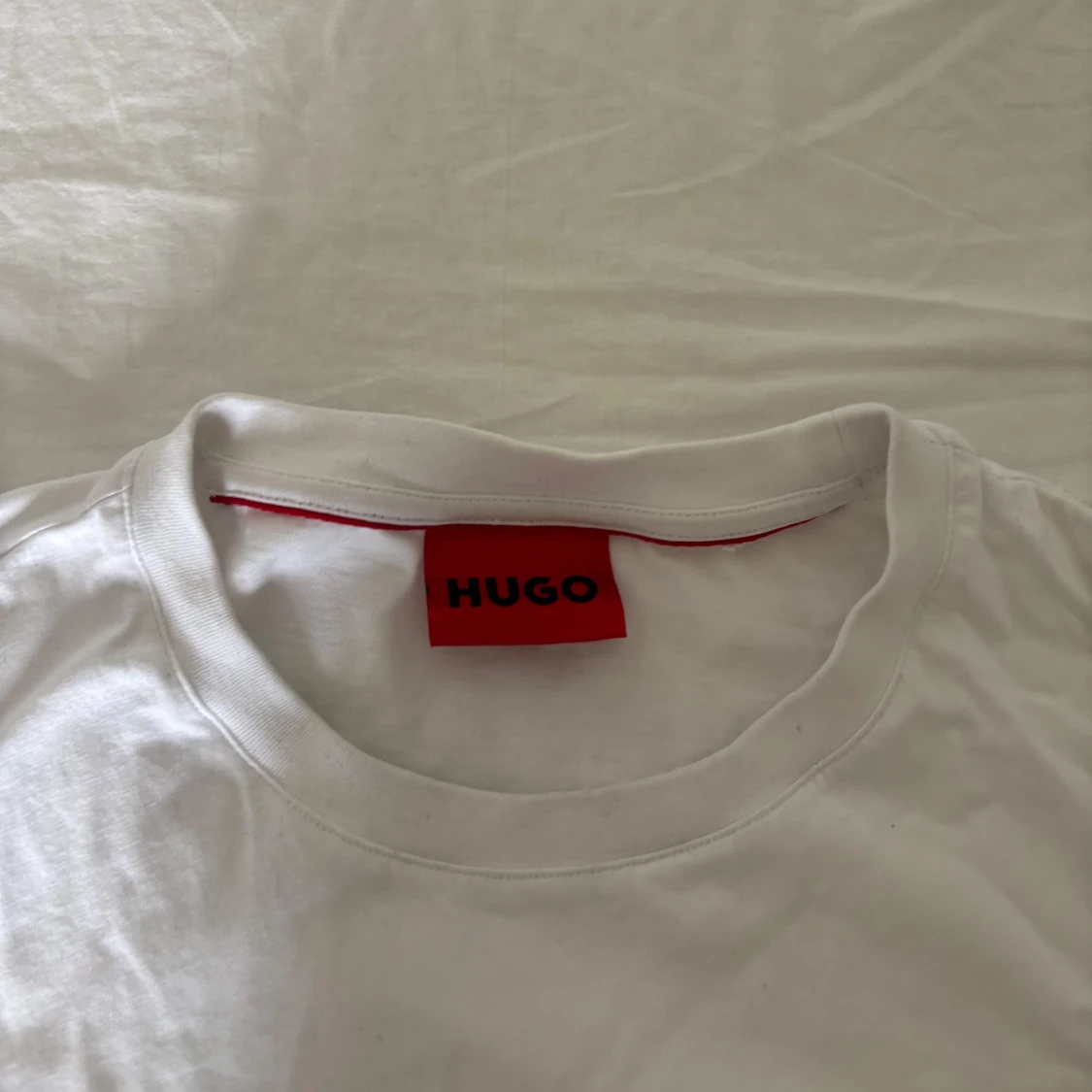 Vit t-shirt med palmtryck från HUGO - 1