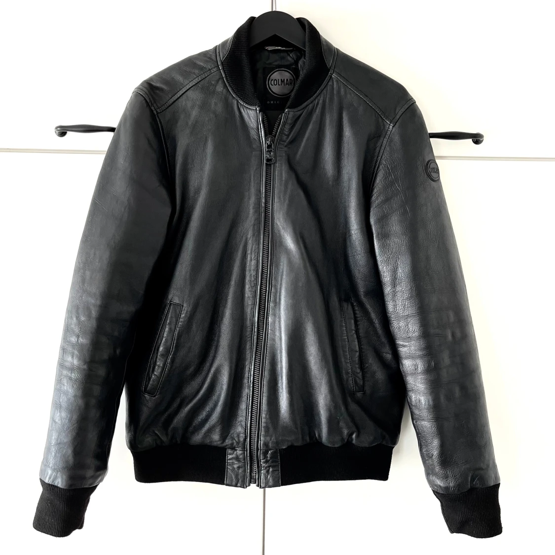 Svart skinnjacka bomber från Colmar