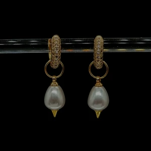 Örhängen  - Rostfritt stål,  zirconia kristall och pärlor. Längd-3cm