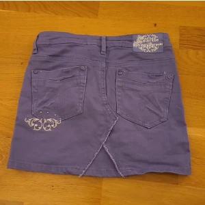 Kjol - Jeanskjol från H&M, storlek 140 (9-10år). Utmärkt skick! Köparen står för frakten 💕