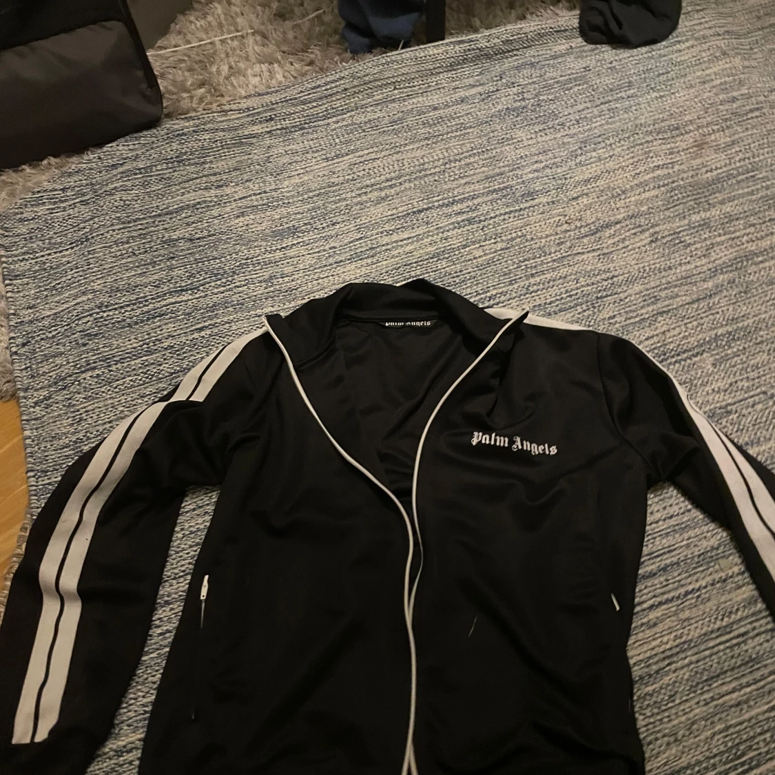 Palm Angels svart vindjacka med ränder