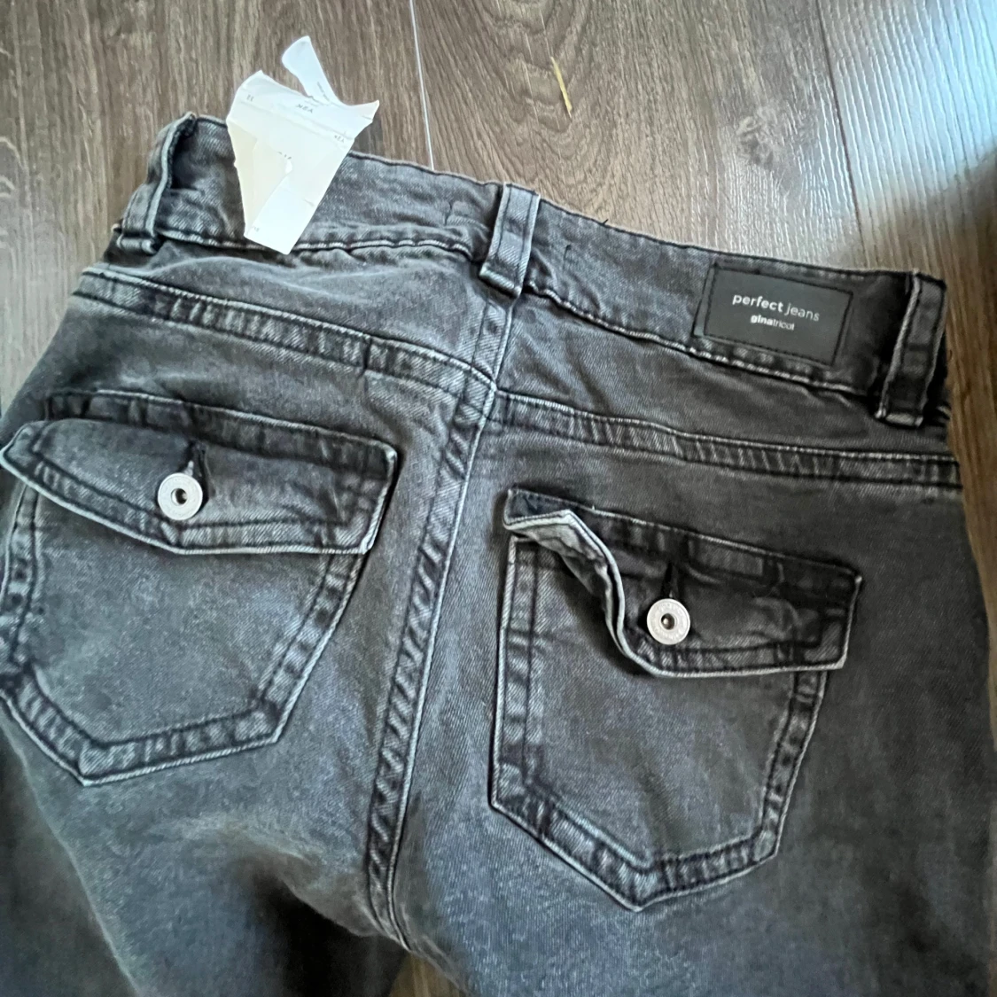 Svarta wide jeans från Perfect Jeans - 3