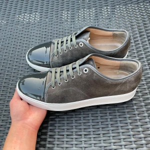 Lanvin  - Säljer nu dessa Lanvins Grey elephant i uk 10 där inget og ingår, skorna är i bra skick och fixade med whitenecream för att dem ska se extra snygga ut, skriv för fler bilder/frågor🙌🏼