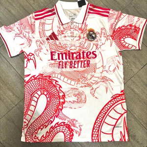 Real Madrid special edition tröja - Riktigt snygg real tröja med mbappe på ryggen. Passar perfekt nu till sommaren