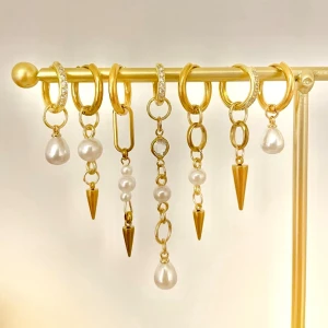 Örhängen  - Egengjorda örhängen i rostfritt stål💓💓utförsäljning!! säljs parvis 119 kr/par, men går att kombinera två olika i ett par. Bild 2 visar vilka som finns kvar i lager 