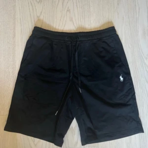  Polo Ralph Lauren shorts - Säljer nu mina as feta Ralph lauren shorts, shortsen är i storlek S. shortsen är även i bra skick. Ny pris ca: 800-1000kr. Pris kan diskuteras vid snabb affär