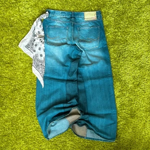Y2K Baggy Jeans 2000’s - Y2K Baggy Jeans W32-34/L32 (Nice fit around 185) Good condition   ♻️All pictures are taken on green “grass” carpet as Hygiene is my priority♻️  For more information text me in private messages  #Y2KFashion # Y2KHipHop #BaggyClothes #Streetwear #VintageStreetwear #2000sStyle #RapFashion #ThrowbackStyle #OldSchoolHipHop #BaggyJeans #Y2KOutfit #HipHopAesthetic #RetroStreetwear #VintedFinds #OversizedFashion #UrbanWear #2000sVibes #TrendyVintage #RareStreetwear #VintedStyle