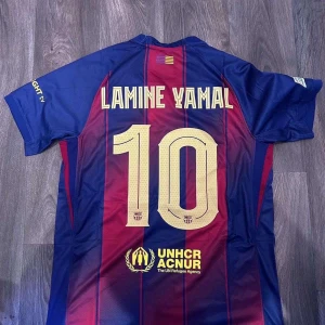 FC Barcelona Lamine Yamal 10 tröja - Säljer en Lamine Yamal 25/26 Barcelona fotbollströja, helt ny från den här säsongen. 