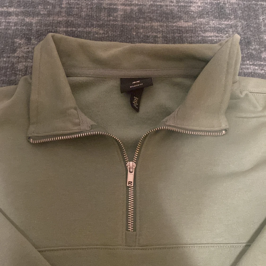 Grön tröja med dragkedja från H&M - 1