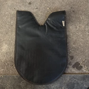 Svart Alta Gelpadd - Säljer en svart gelpad från Alta Gel, bra skick.