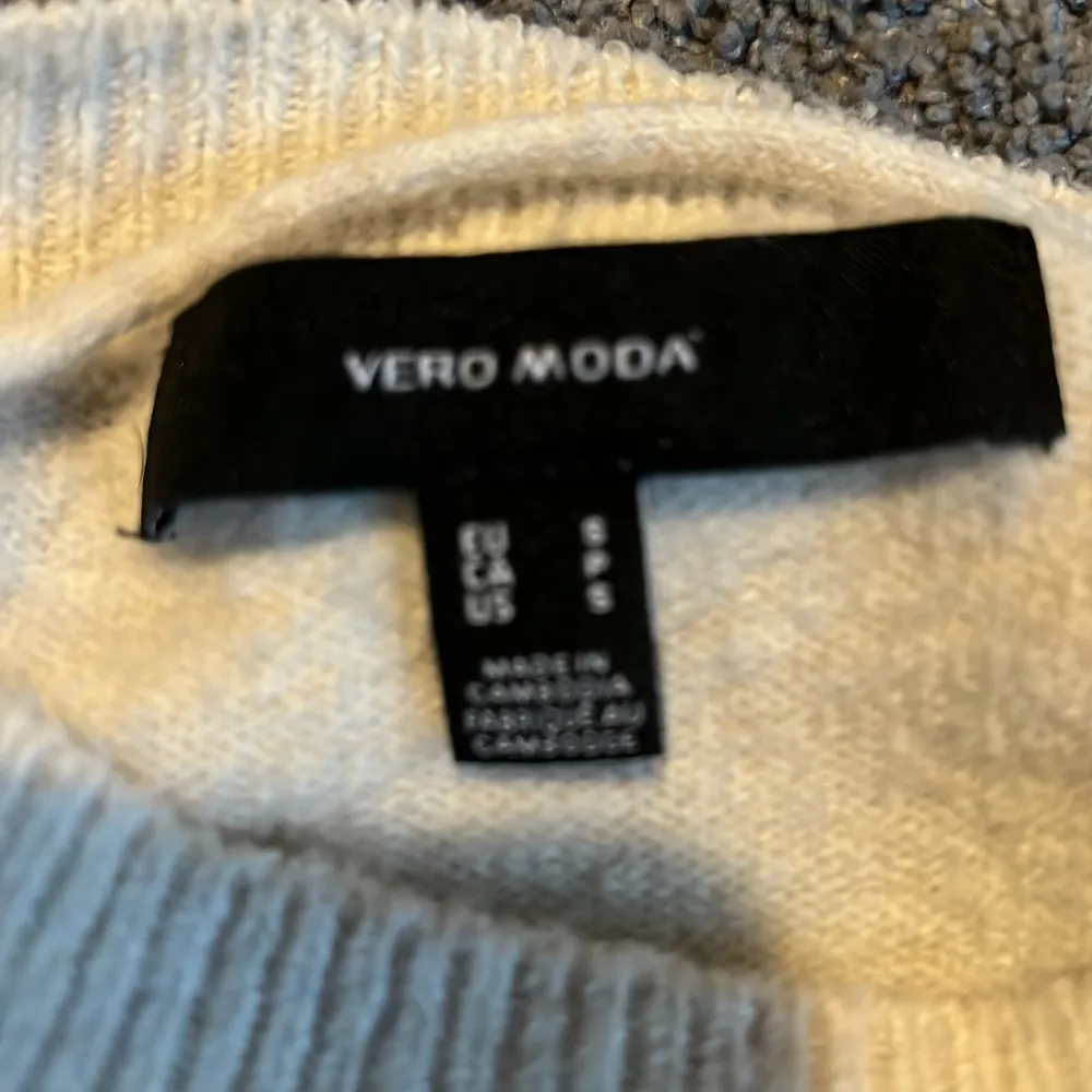 Jag säljer en beige stickad tröja, jätte skönt material❤️ säljer då den inte kommer till användning längre. Pris går att diskutera hör av er vid frågor🫶🏻. Neuleet.