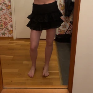 Sommarkjol  - Helt oanvänd kjol med prislapp kvar!! Köptes på hm för 249kr. Storlek 36