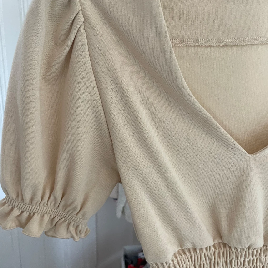 Beige croppad topp från NA-KD - 1