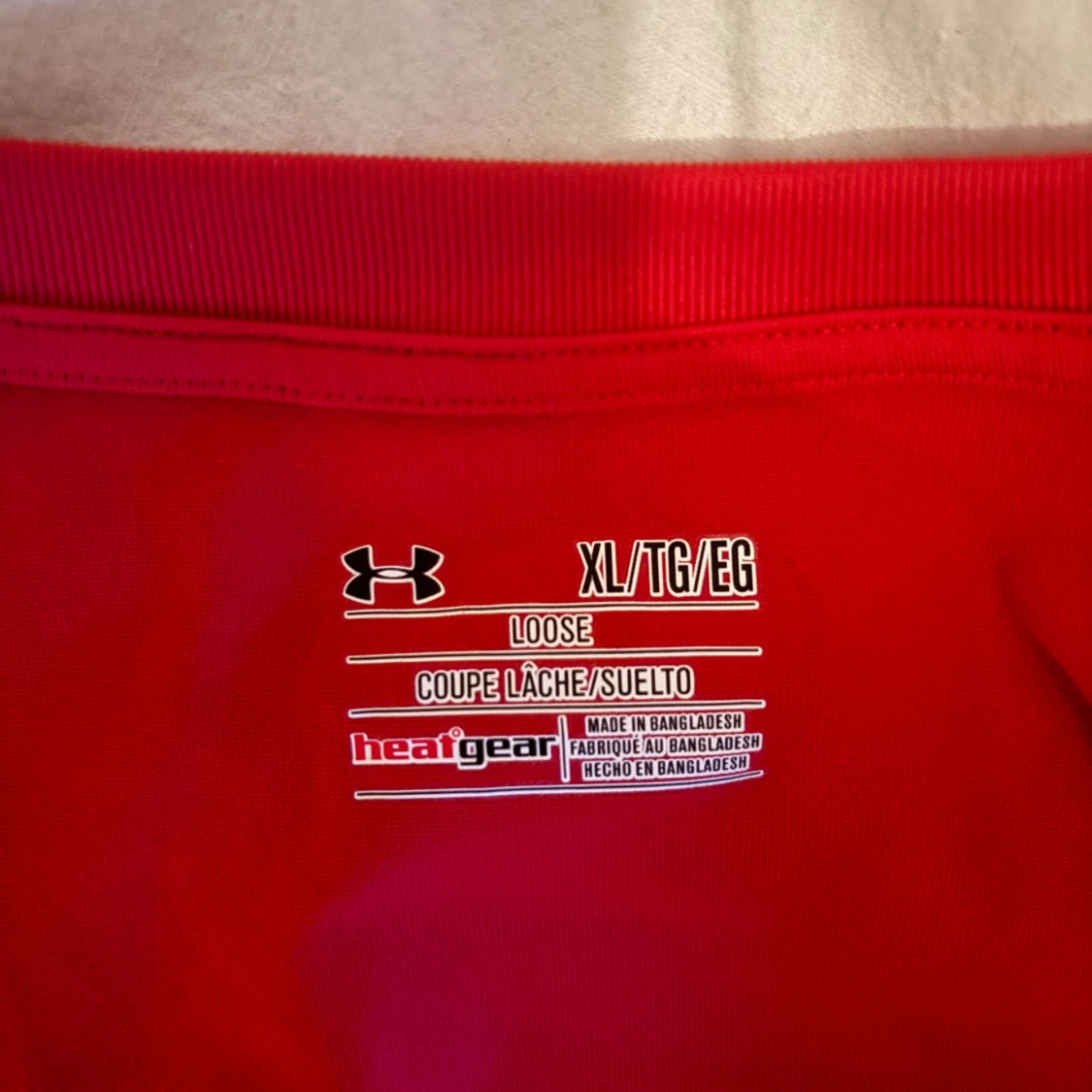 Röd t-shirt från Under Armour - 1