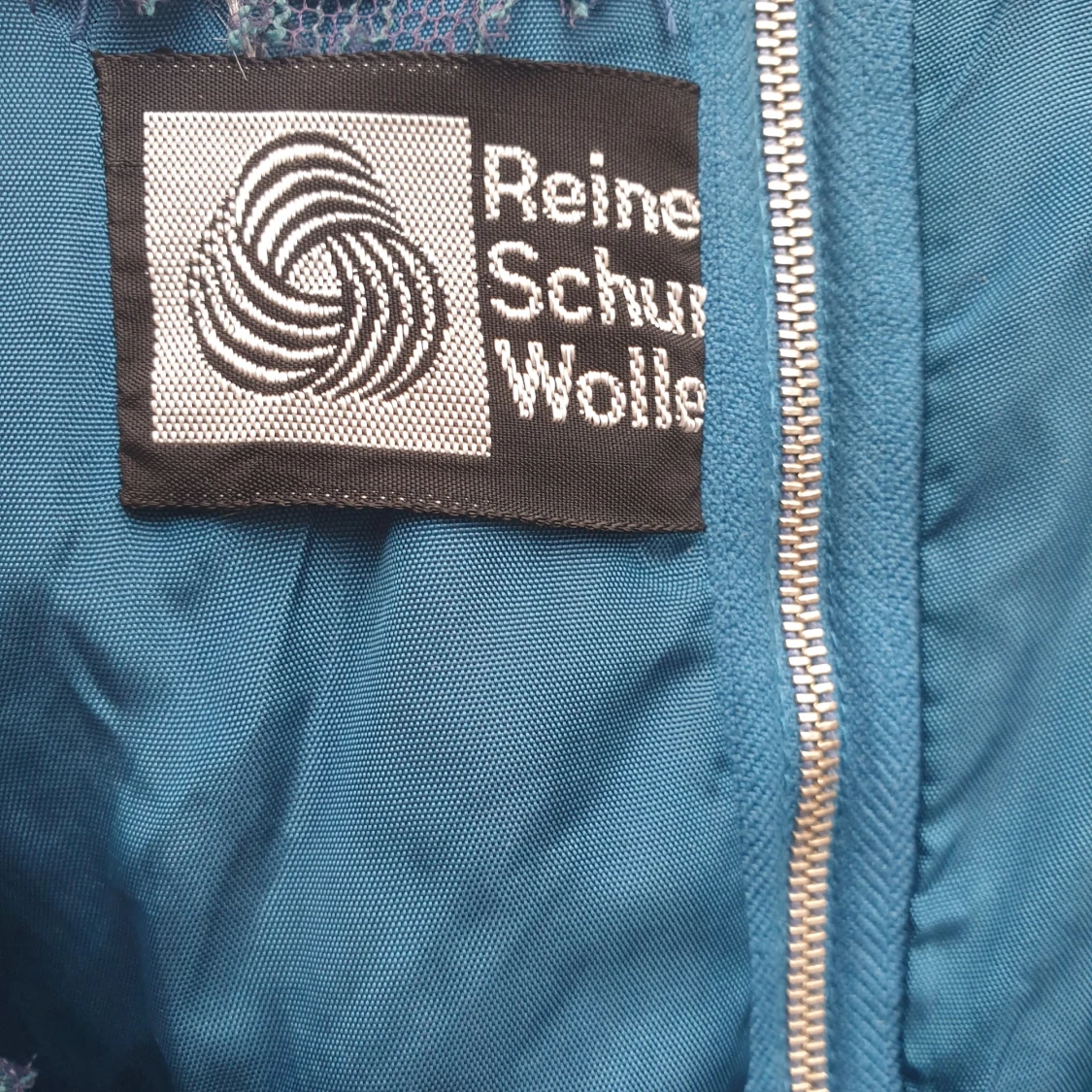 Petrolblå klänning med spetsärmar och rosettdetalj - 3