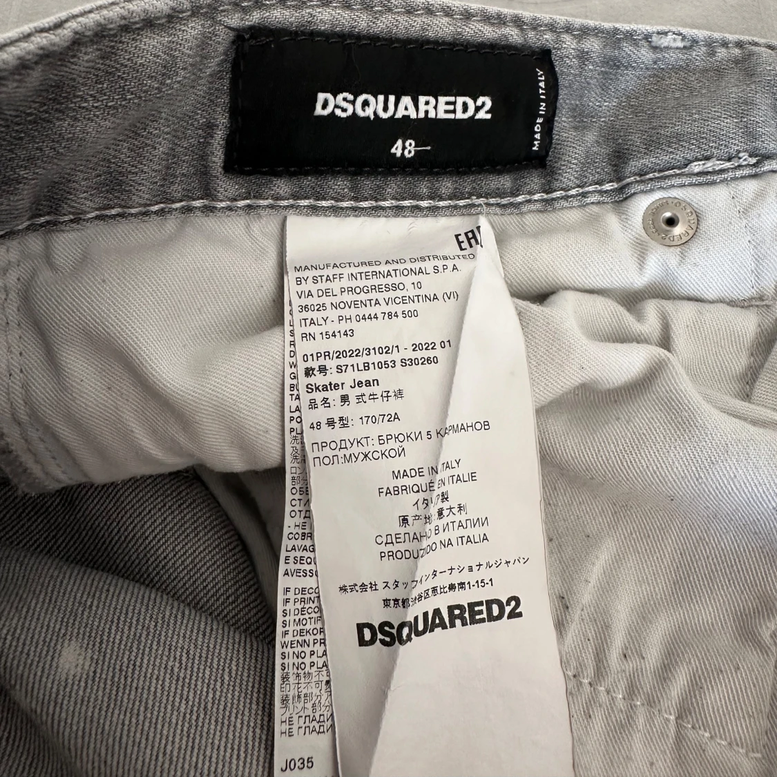 Grå jeans med slitningar och färgstänk från Dsquared2 - 4