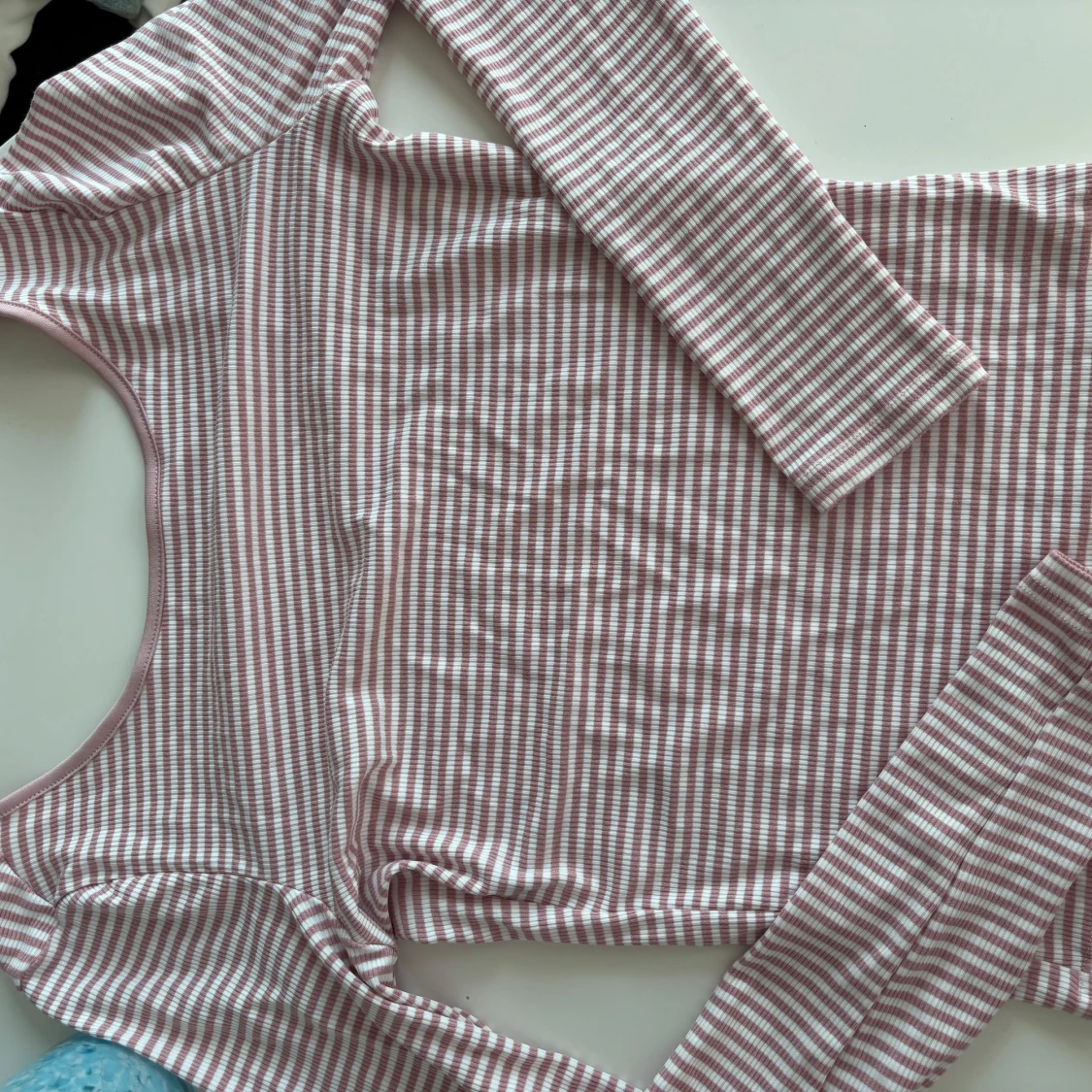 Randig långärmad topp i rosa och vit