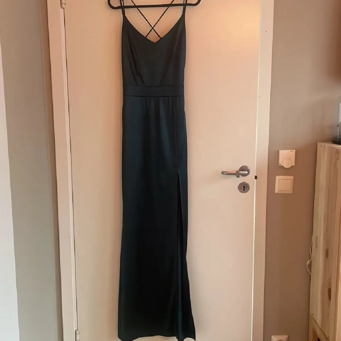 Mörkgrön balklänning med slits - 2