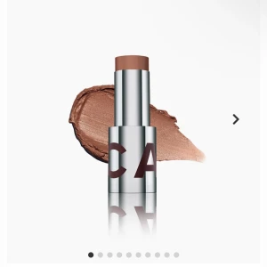Caia bronzer stick - Säljer ett helt nytt oöppnad bronzer stick från Caia, Färgen är Mocha som är medium med varma undertoner. Det ligger kvar i paketet och köpt för 1 dag sen. Köpt för 295 och säljer för 275.