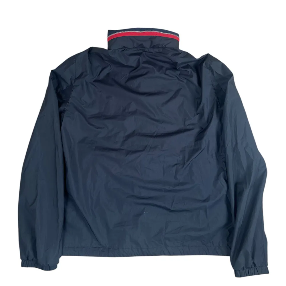 Storlek 3 svart. Nya säsongen som ny. Finns att köpa på Fashionels.com. Takit.