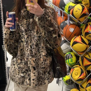 Leopard Pälsjacka  - sparsamt använd 