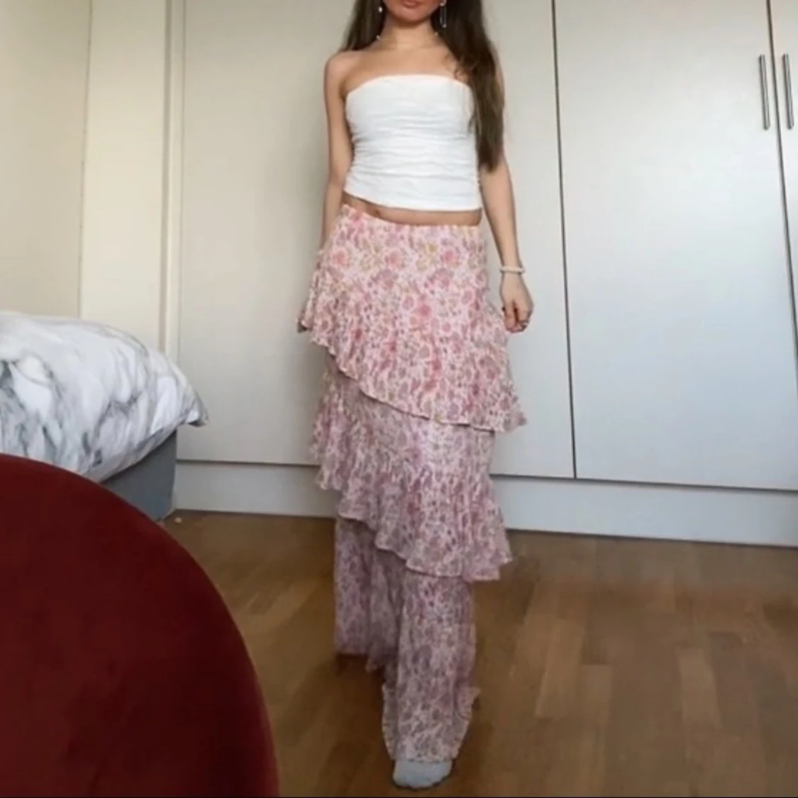 Blommig långkjol med volanger