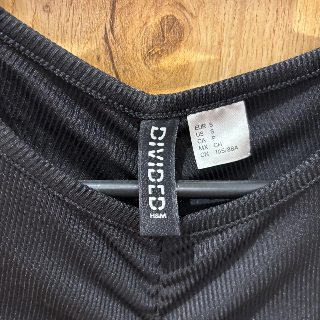 Svart ribbad klänning från H&M Divided - 2