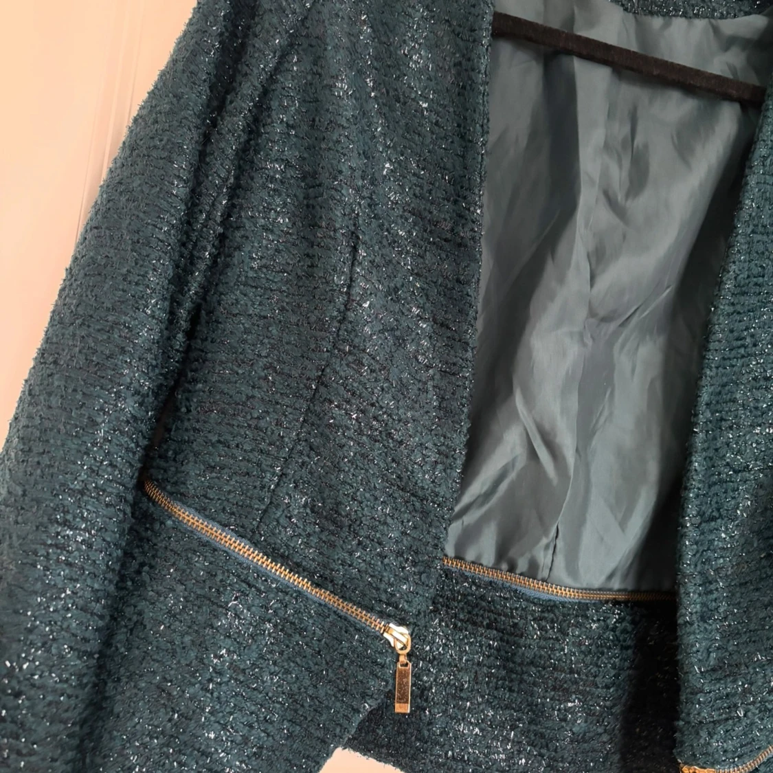 Mörkgrön kavaj med dragkedjedetaljer - 1