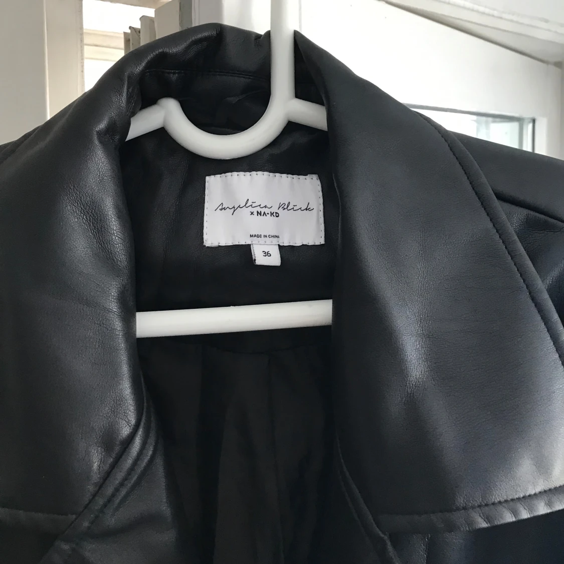 Svart lång kappa  - 3