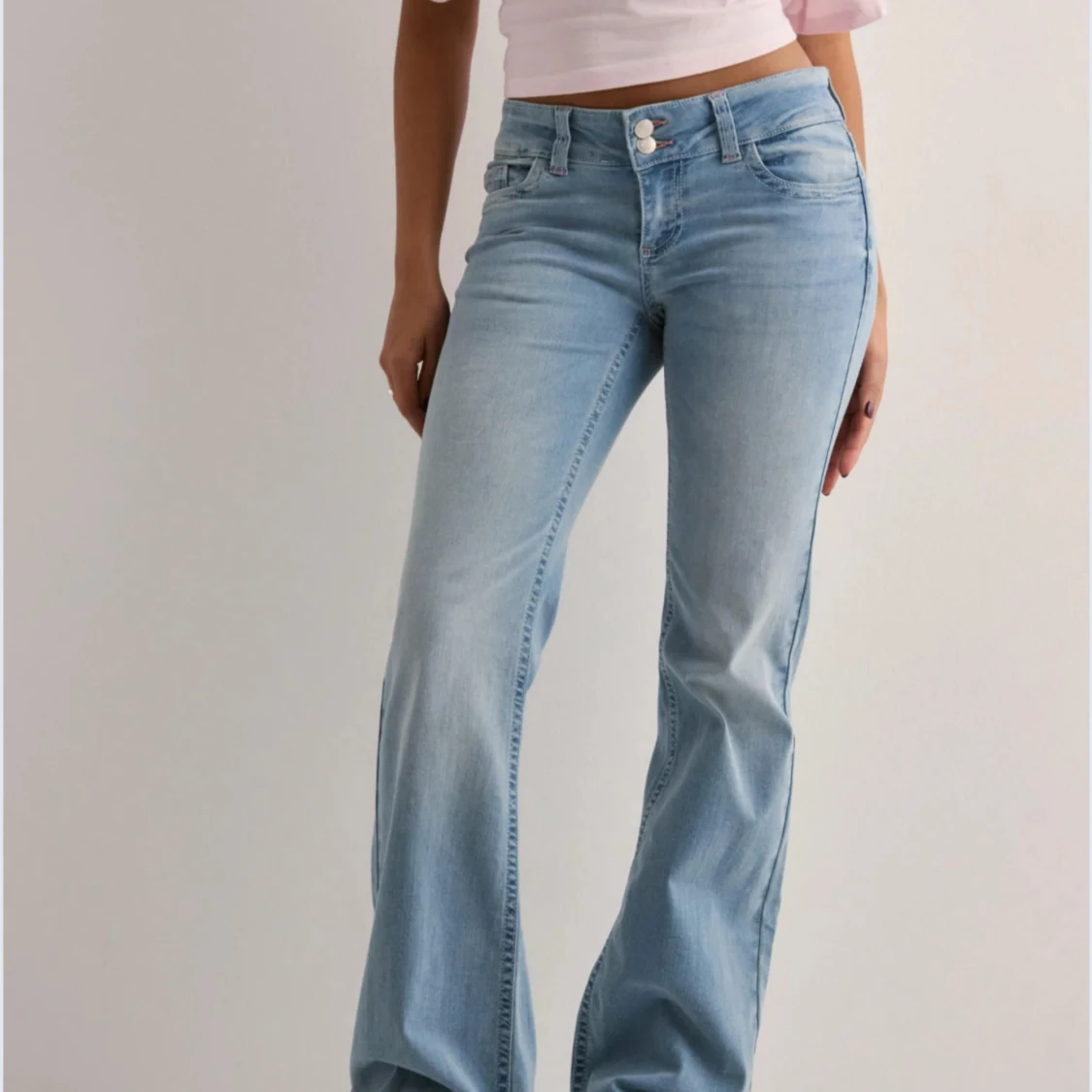 Jeans feån nelly med rosa fickor - 1