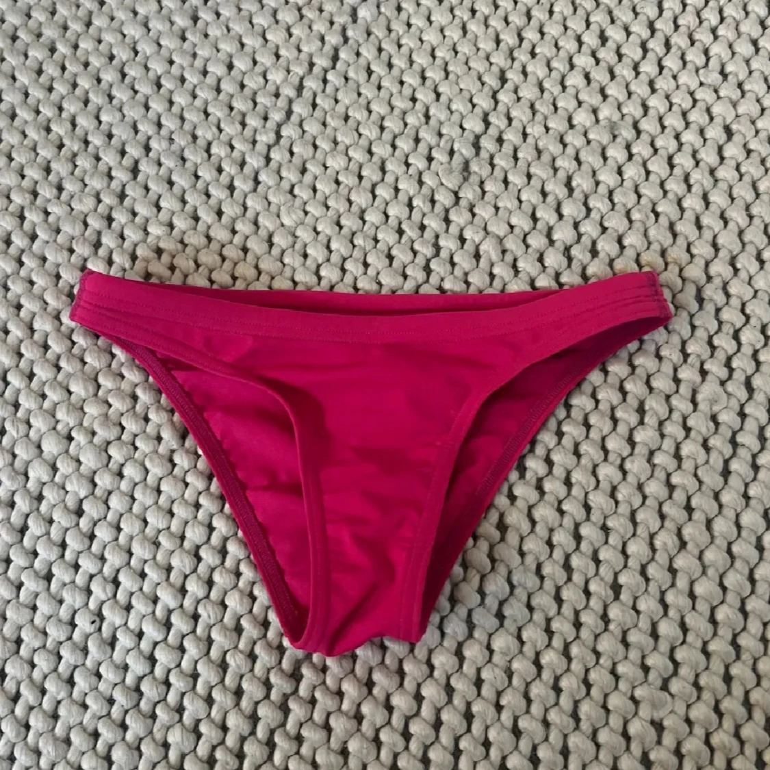 Rosa bikiniunderdel från arena