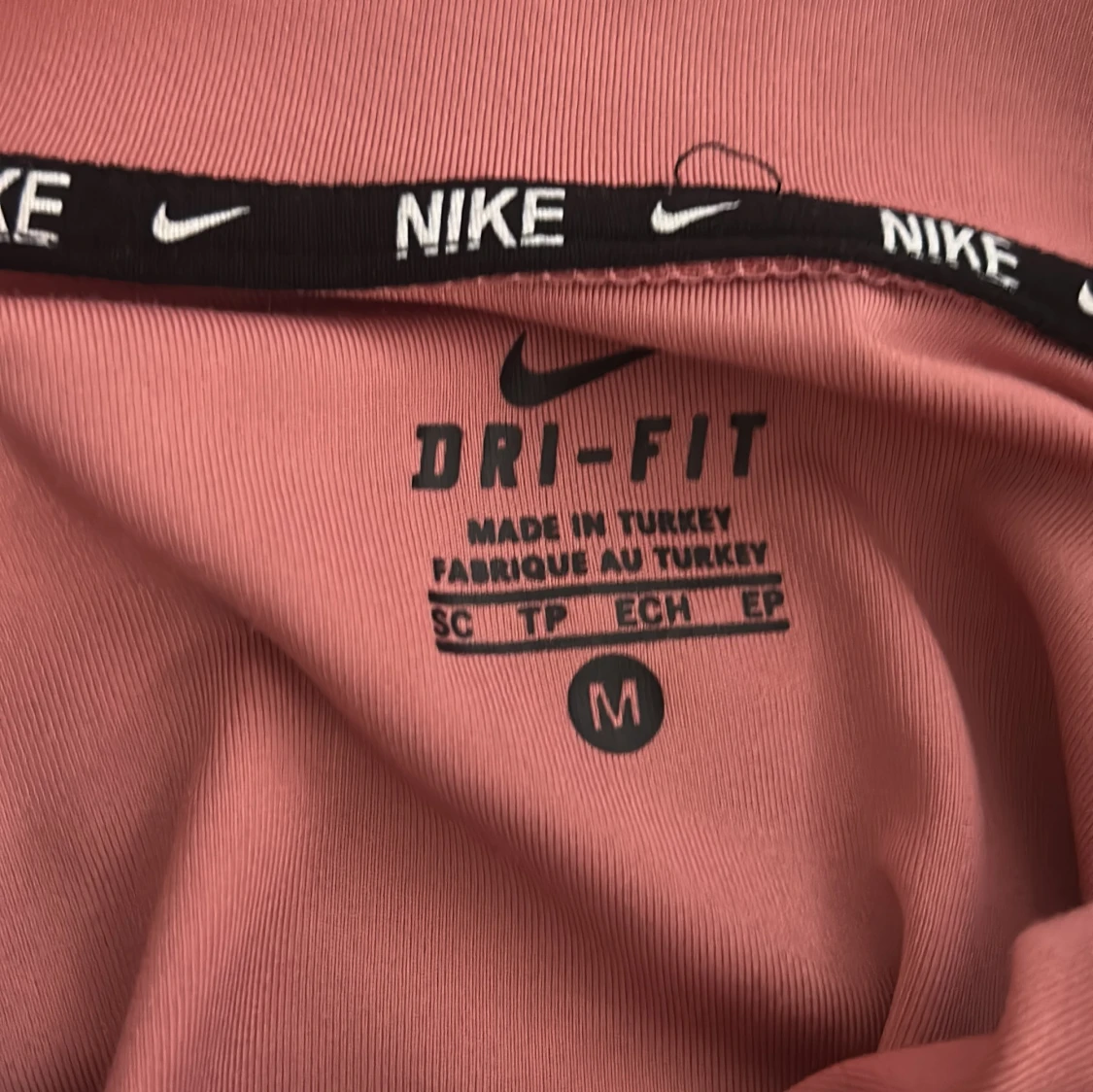 Rosa croppad tröja från Nike - 2