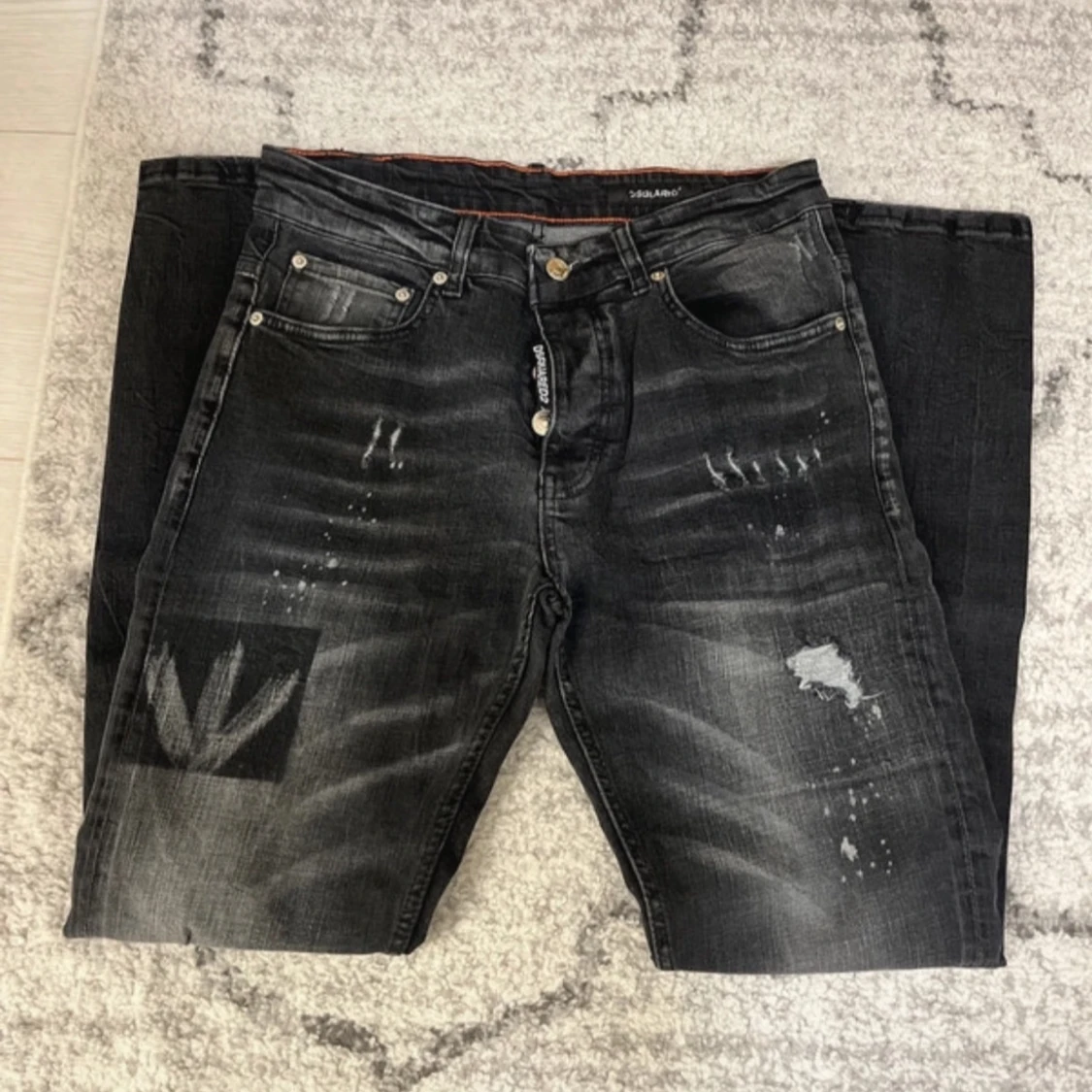 Svarta jeans med slitningar från Dsquared2 - 1