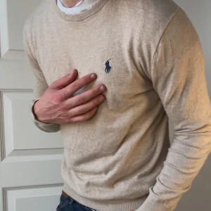 Ralph Lauren sweatshirt - 10/10 skick || Riktgt skön och najs passform || Modellen är 180 cm och 72 kg || Kom med frågor! Rekommenderar för runt 175