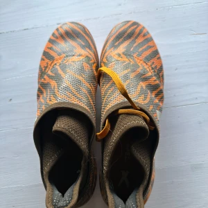 Adidas X 17+ - Säljer ett par Adidas X17+. Perfekta för dig som vill sticka ut på planen! I väldigt fint skick    Storlek 40 2/3