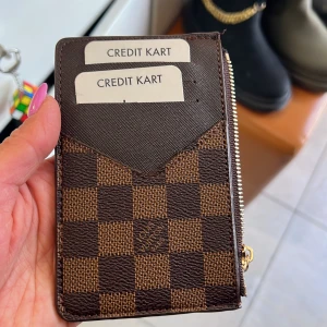 Bruna kort hållare   - snygga väskan 