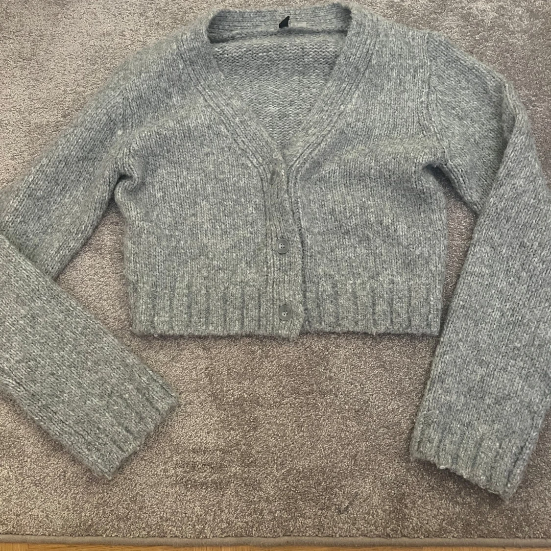 Grå stickad kofta från H&M Divided - 4