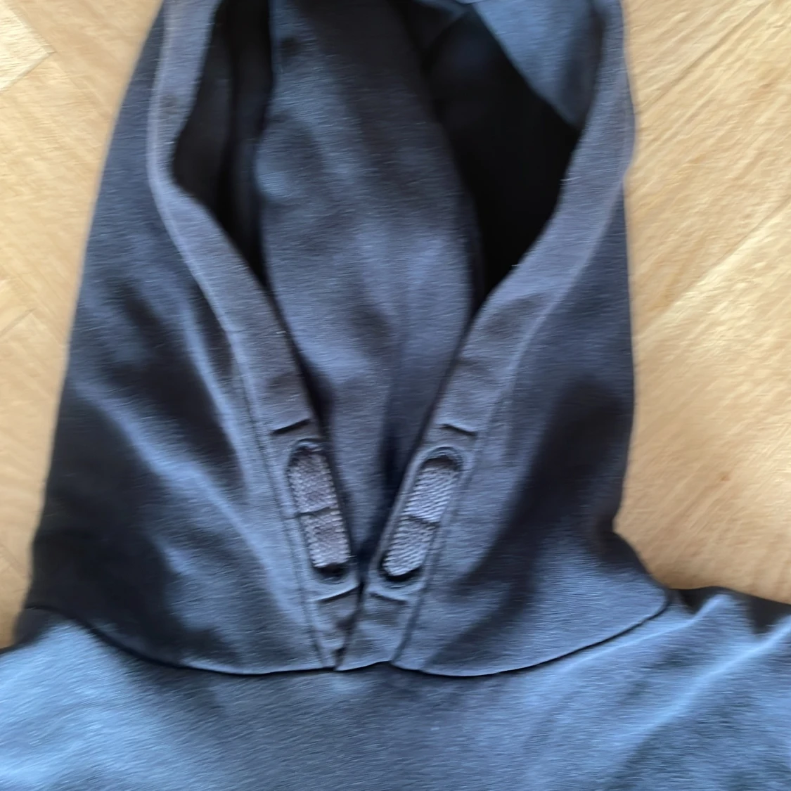 Svart hoodie från Lyle & Scott Junior - 1