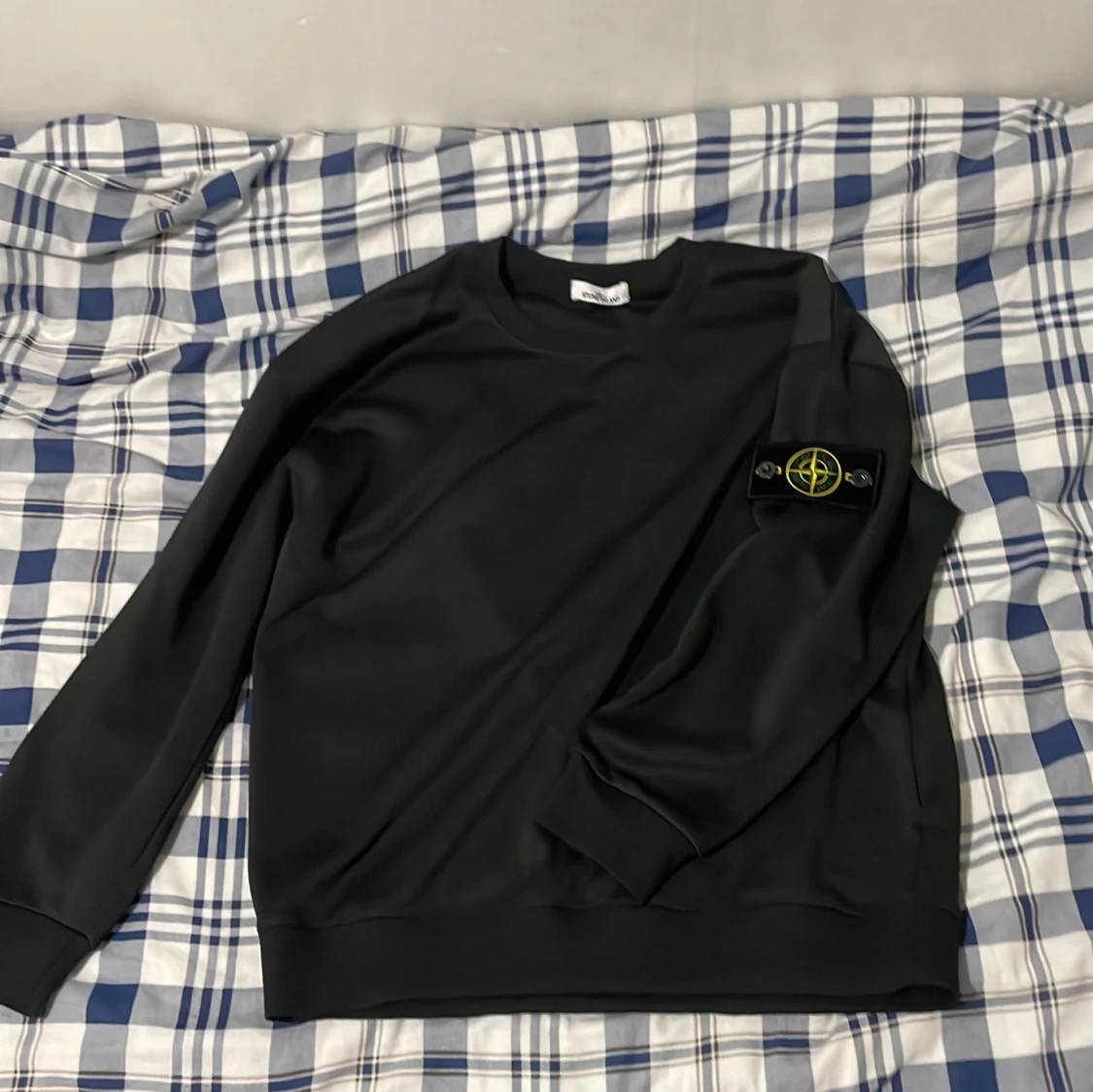 Svart Stone Island sweatshirt