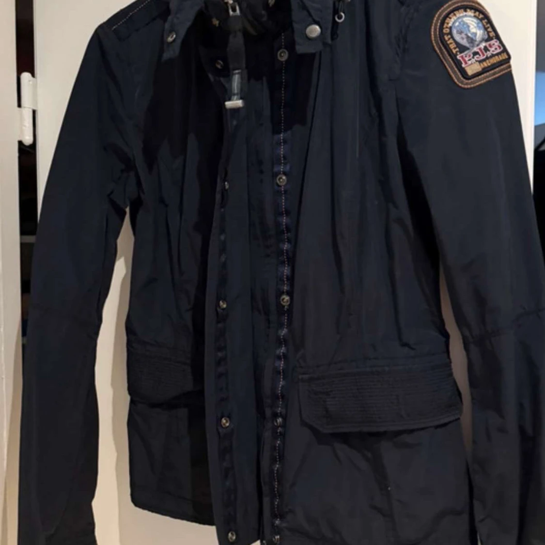 Svart vindjacka från Parajumpers