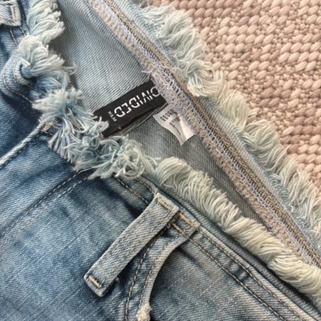 Ljusblå bootcut jeans från H&M  - 1