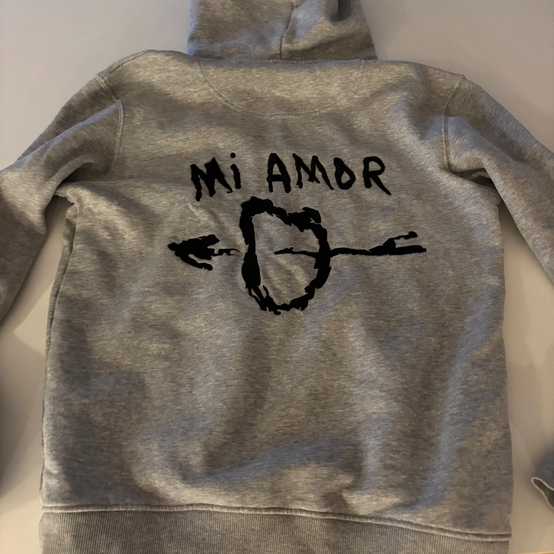 Grå hoodie Mi Amor Mira Paris S