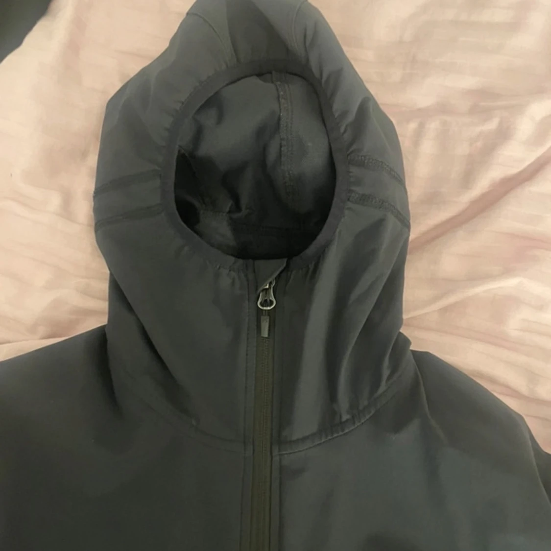 Svart vindjacka från Haglöfs med huva - 2