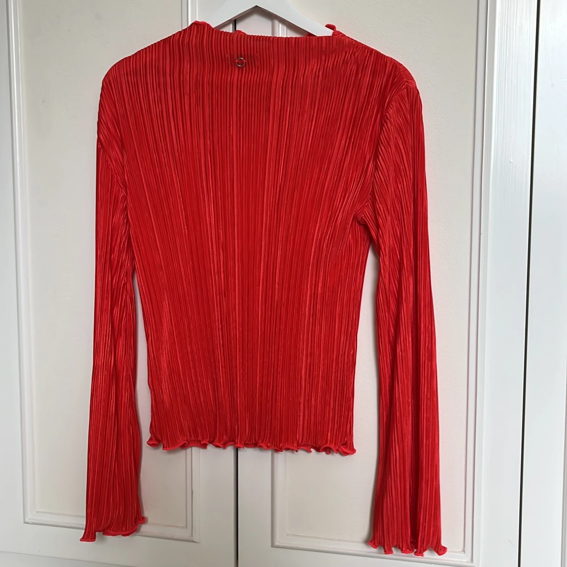 Röd plisserad topp  - 1