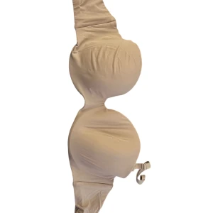 Beige bikiniöverdel från H&M - Snygg beige bikiniöverdel från H&M med enkel och stilren design. Mjuk och stretchig känsla tack vare material i polyester och elastan. Justerbara axelband och klassisk form som passar perfekt till sommaren på stranden eller vid poolen.