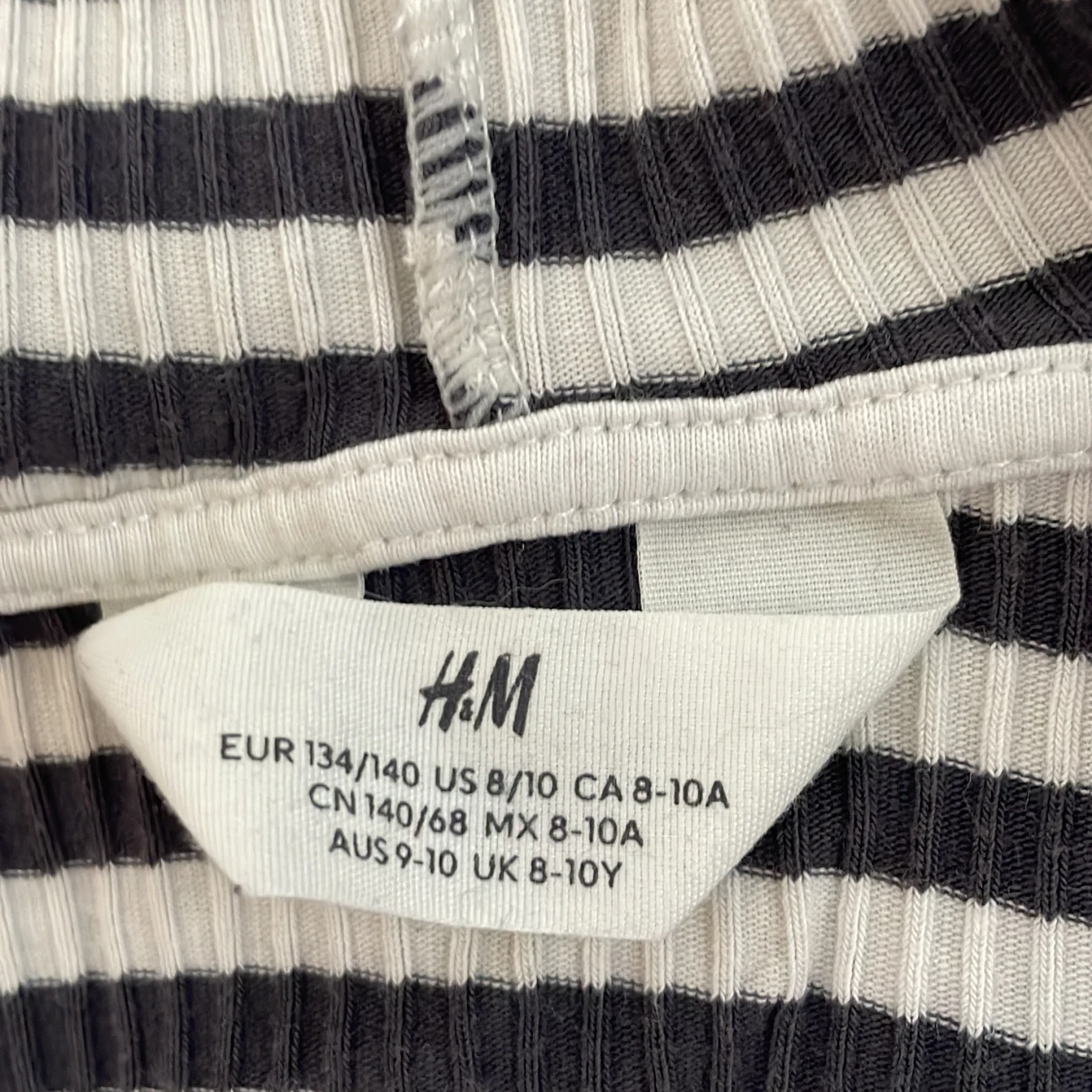 Randig hoodie med dragkedja från H&M - 1