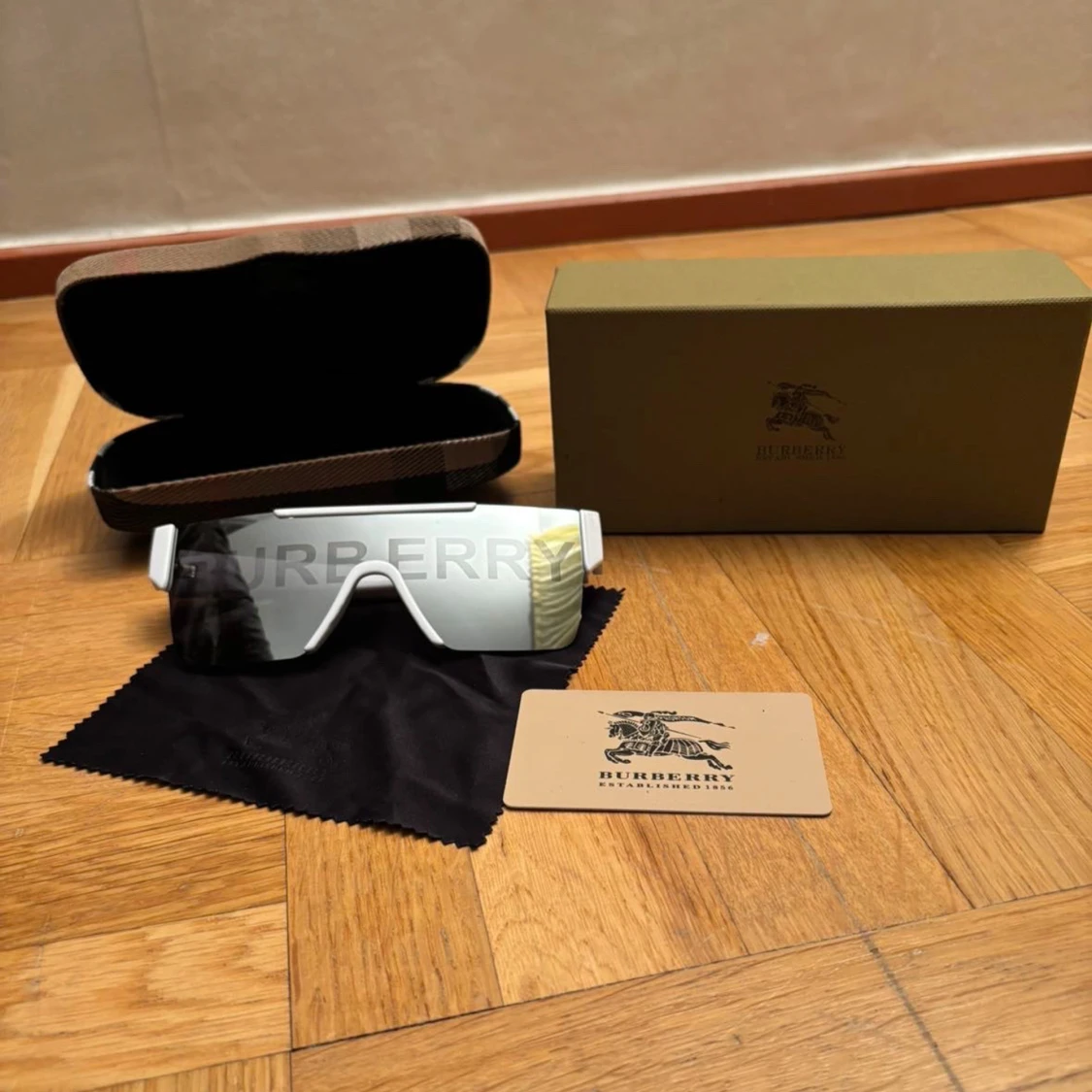 Burberry solglasögon