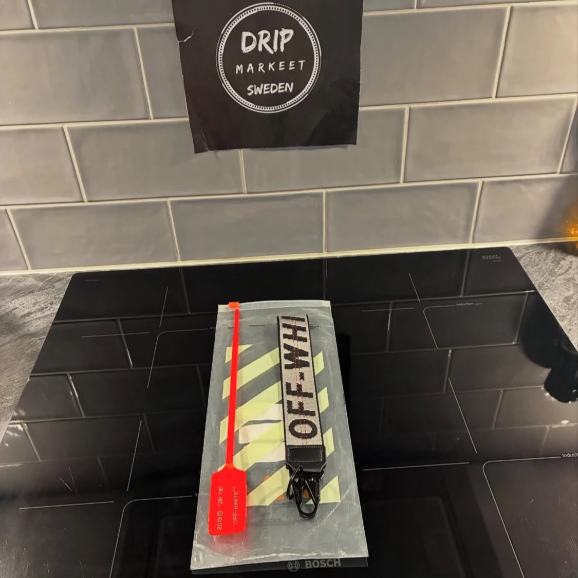 silver off white nyckelring  - 1