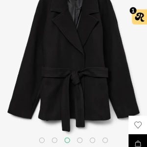 Veromoda Kappa - Säljer denna modellen i strl S Aldrig använt, köpt för 700 kr säljer för 500 kr, köpt fel storlek Hör gärna av er ifall ni vill ha bilder 